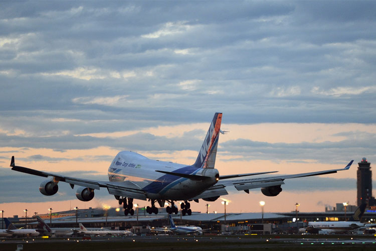 工業除濕機確保機場儀表著陸導航系統精準_除濕機廠家_重復